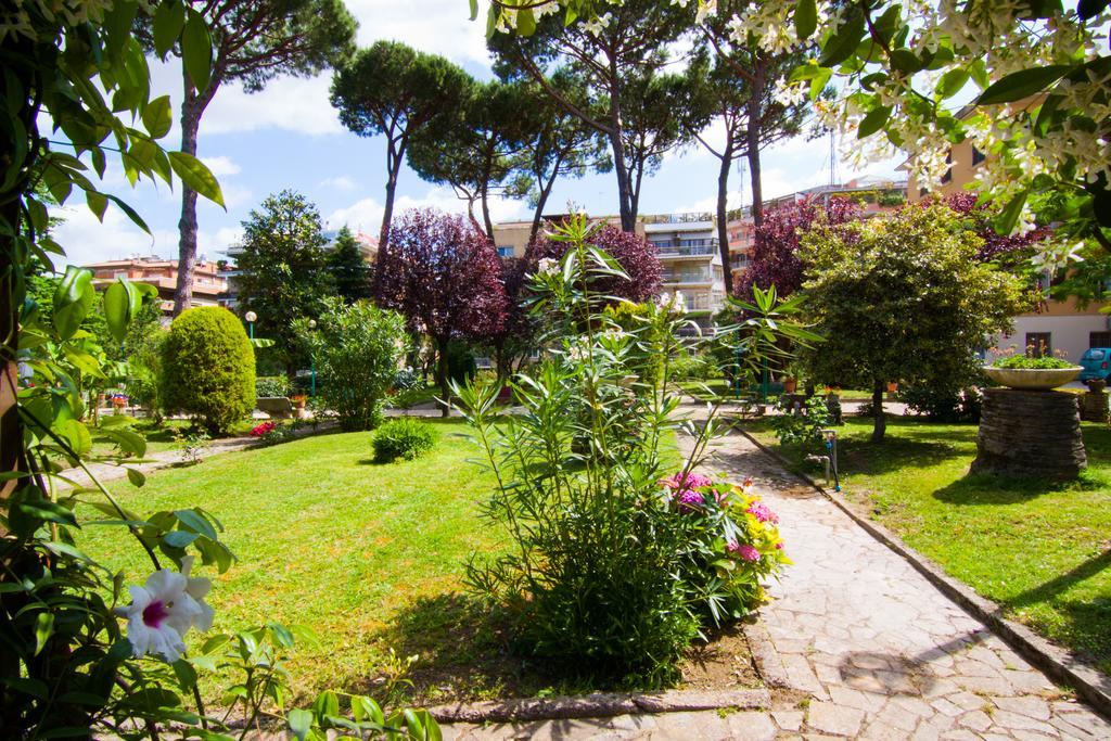 Ostello Villa Monte Mario Рим Экстерьер фото