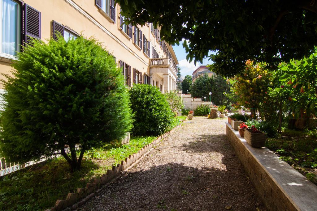 Ostello Villa Monte Mario Рим Экстерьер фото