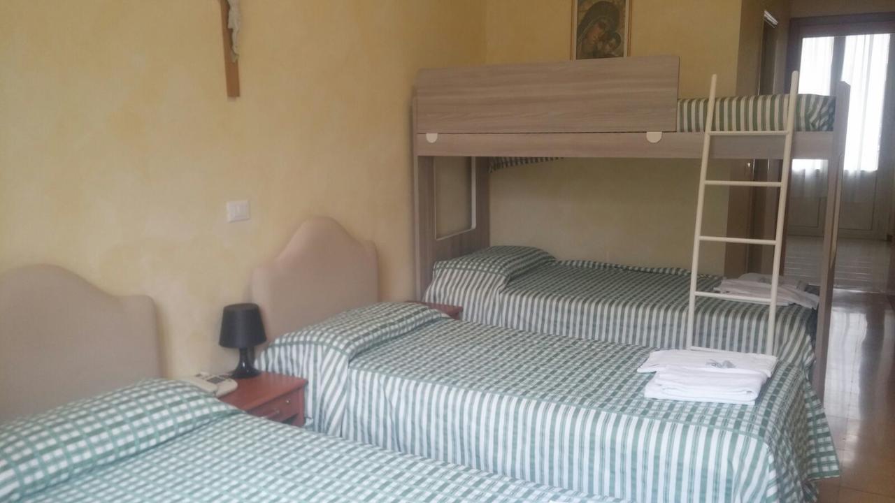 Ostello Villa Monte Mario Рим Экстерьер фото
