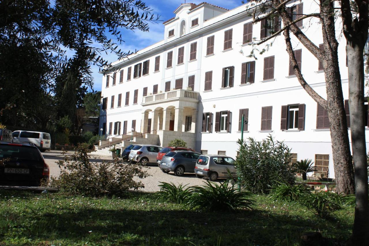Ostello Villa Monte Mario Рим Экстерьер фото